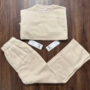 Alo Accolade Oatmeal Cream Crew Neck Shirt + Sweatpants Set